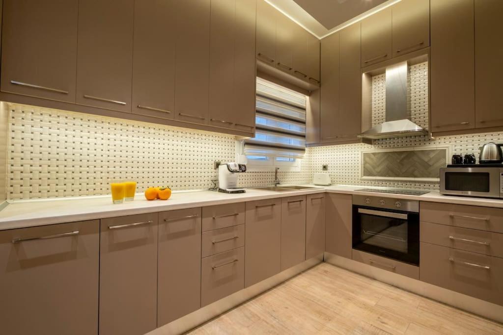 Maison De Luxx A10, Cozy Apartment With Garden In Larissa Buitenkant foto